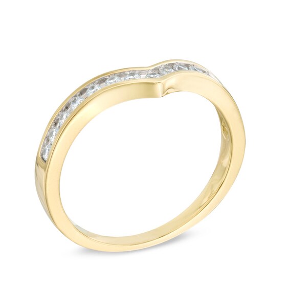 Previously Owned - 1/4 CT. T.w. Diamond Chevron Anniversary Band in 10K Gold