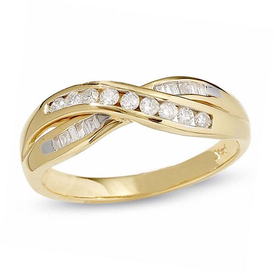 Previously Owned - 1/4 CT. T.w. Diamond Crossover Band in 14K Gold