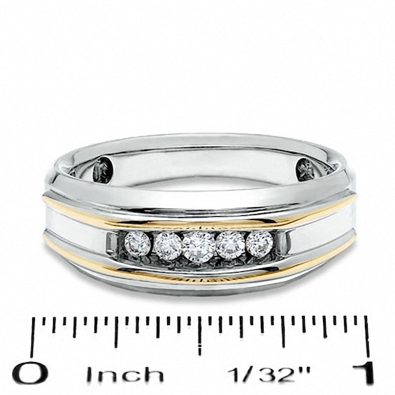 Previously Owned - Men's 1/4 CT. T.w. Diamond Five Stone Wedding Band in 10K Two-Tone Gold