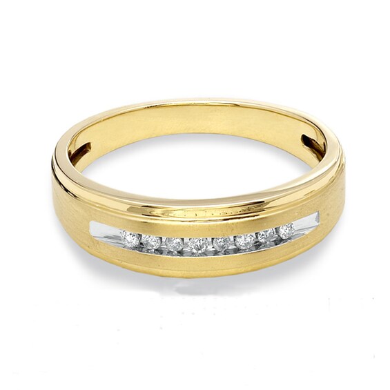 Previously Owned - 1/10 CT. T.w. Diamond Wedding Band in 10K Gold