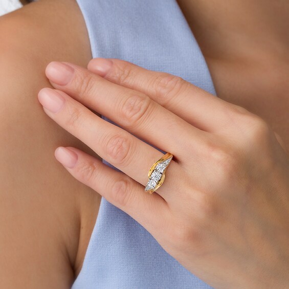 Previously Owned - 1/4 CT. T.w. Diamond Past Present Future® Bypass Engagement Ring in 10K Gold