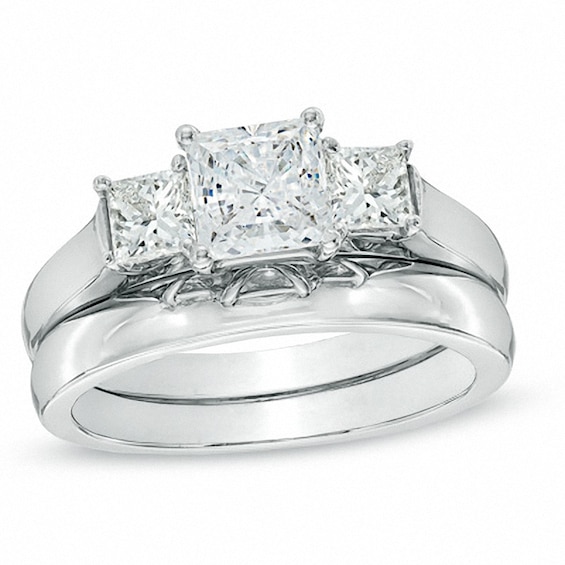 Previously Owned - 1 CT. T.w. Princess-Cut Diamond Three Stone Bridal Set in Platinum (H/Si2)