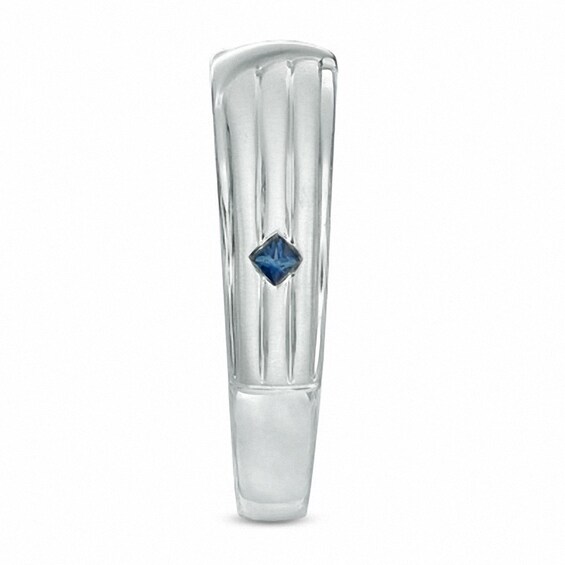 Previously Owned - Vera Wang Men's 1/8 CT. T.w. Diamond Three Stone Wedding Band in 14K White Gold
