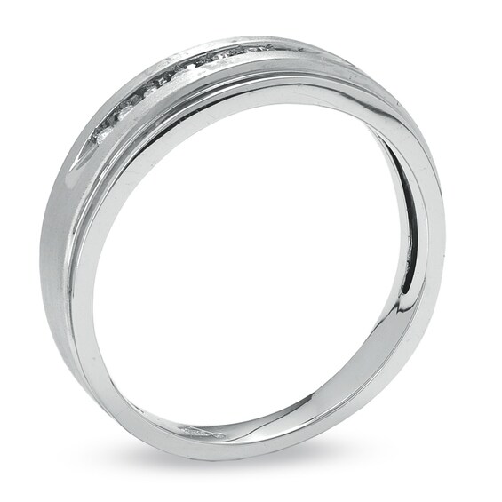 Previously Owned - Men's 1/10 CT. T.w. Diamond Wedding Band in 10K White Gold