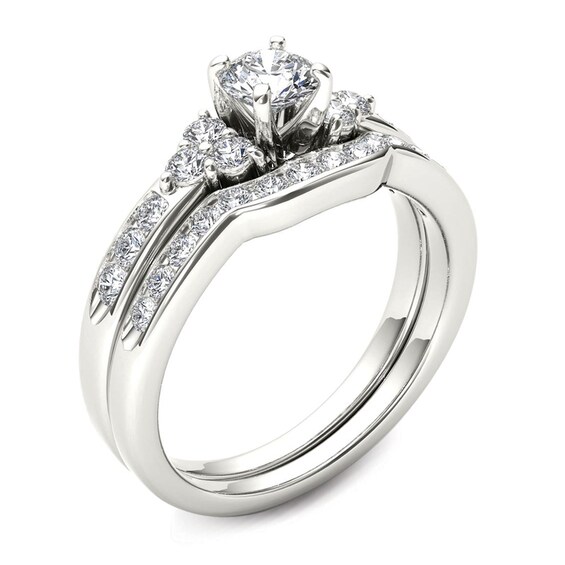 Previously Owned - 1 CT. T.w. Diamond Tri-Sides Bridal Set in 14K White Gold