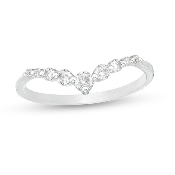 Previously Owned - 1/4 CT. T.w. Diamond Graduated Chevron Anniversary Band in 14K White Gold