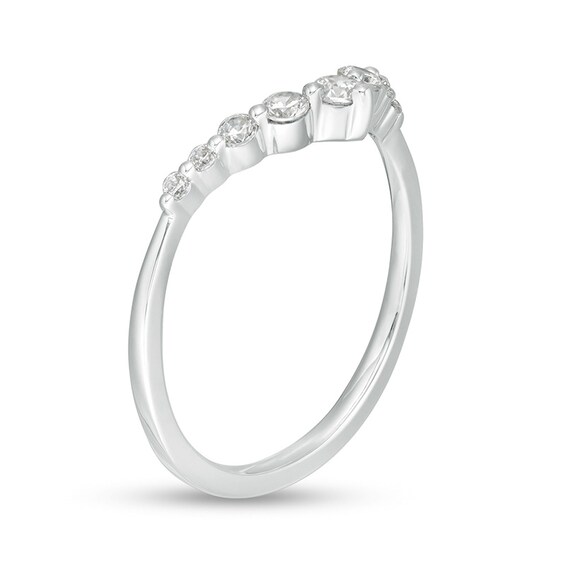 Previously Owned - 1/4 CT. T.w. Diamond Graduated Chevron Anniversary Band in 14K White Gold