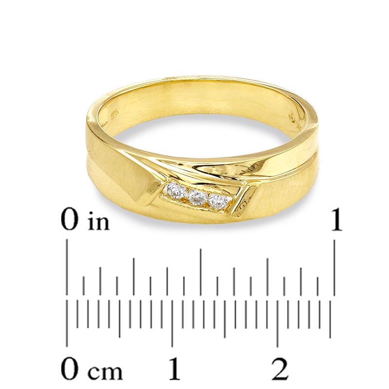 Main Image 3 of Previously Owned - Men's 1/10 CT. T.W. Diamond Wedding Band in 14K Gold