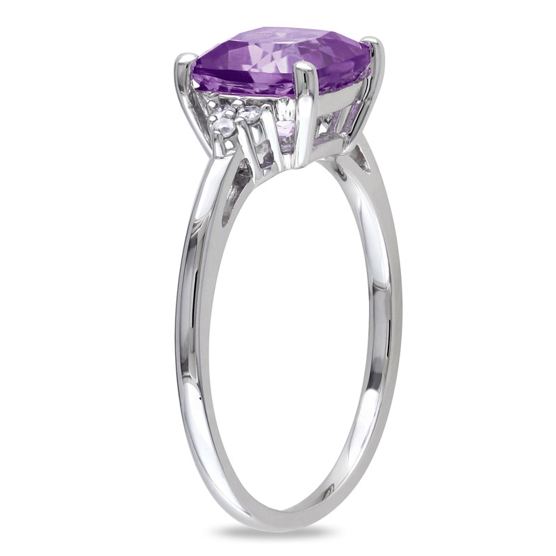 Main Image 2 of Previously Owned - 8.0mm Cushion-Cut Amethyst and 1/20 CT. T.W. Diamond Tri-Sides Ring in 10K White Gold
