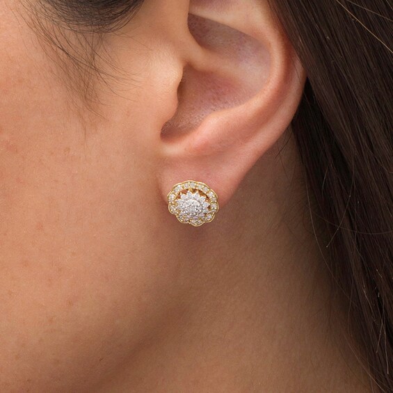 Previously Owned - 1/2 CT. T.w. Multi-Diamond Diamond Flower Frame Stud Earrings in 10K Gold