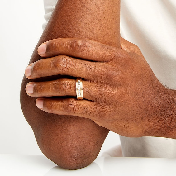 Previously Owned - 1/3 CT. T.w. Diamond Ridged Edge Seven Stone Band in 10K Gold