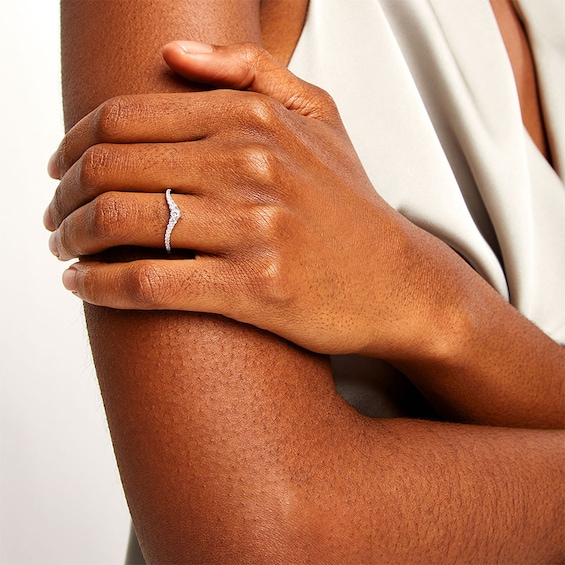 Previously Owned - 1/4 CT. T.w. Diamond Graduated Chevron Anniversary Band in 14K White Gold