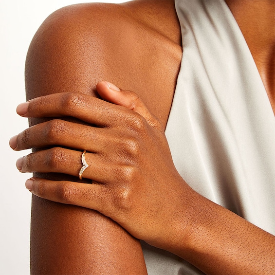 Previously Owned - 1/8 CT. T.w. Diamond Graduated Chevron Anniversary Band in 10K Gold