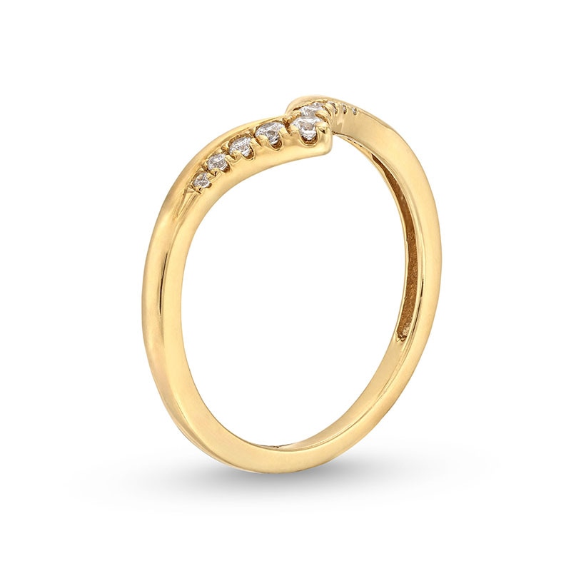 Main Image 3 of Previously Owned - 1/8 CT. T.W. Diamond Graduated Chevron Anniversary Band in 10K Gold