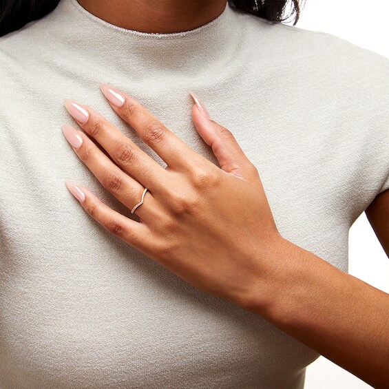 Previously Owned - 1/8 CT. T.w. Diamond Chevron Anniversary Band in 14K Gold